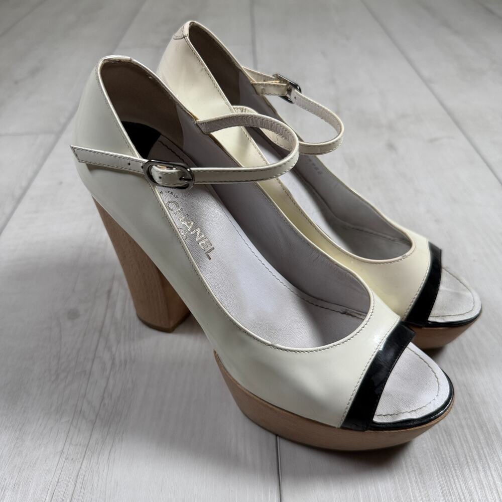 CHANEL White Black Patent Leather Peep Toe CC Logo Platform Pumps Shoes Heels 38